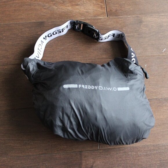 FREDDY Active DIWO Curve Pullover Size Small Mens Folds into Zip Bag Black - Picture 9 of 9